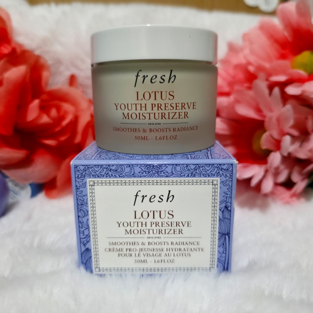Fresh Lotus Youth Preserve Moisturizer - Cream and Blue Packaging